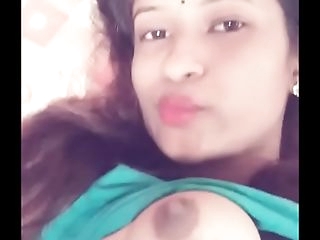 Desi nymph showing boobs selfie